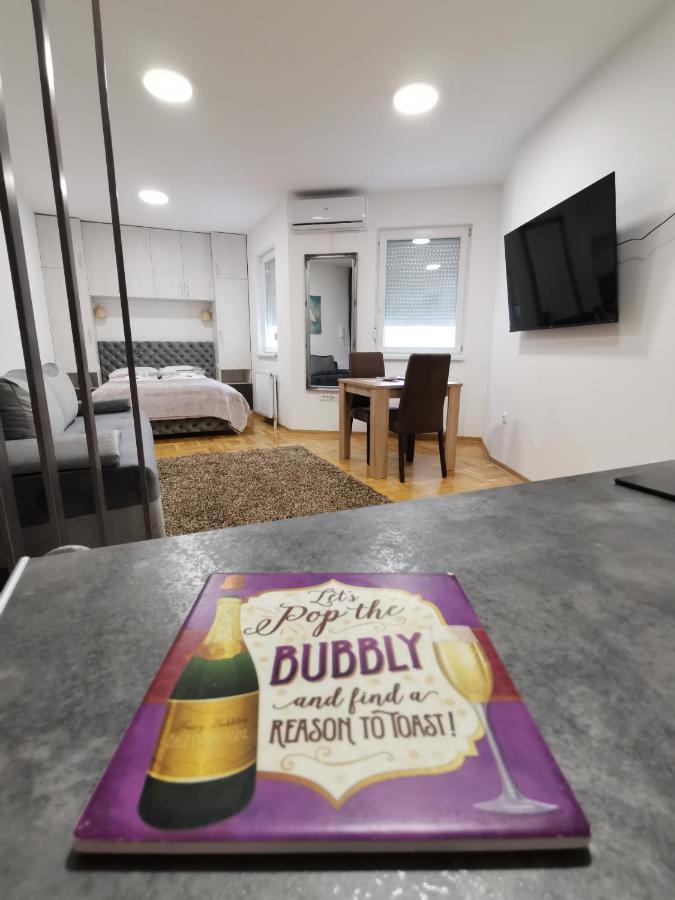 Apartman Centar 3 우지체 외부 사진